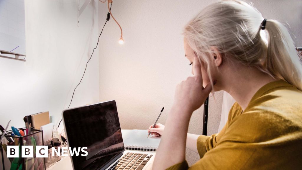 Beyond Covid: Why UK Students Demand Refunds for Strikes & Online Learning